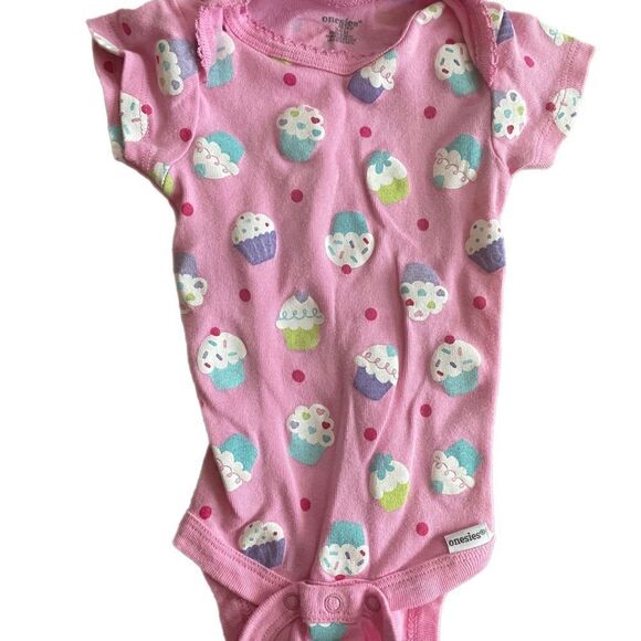 ⭐️5/$25 Onesies brand Pink Cupcake Onesie size 3-6 months! NWOT! - Picture 1 of 2
